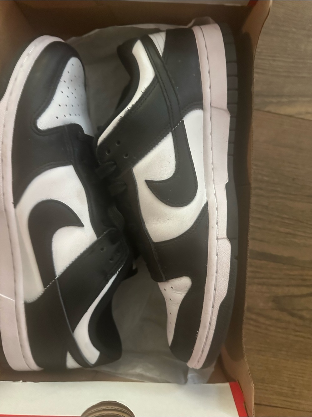 Nike Womens Black and White Low-Top Athletic Sneakers